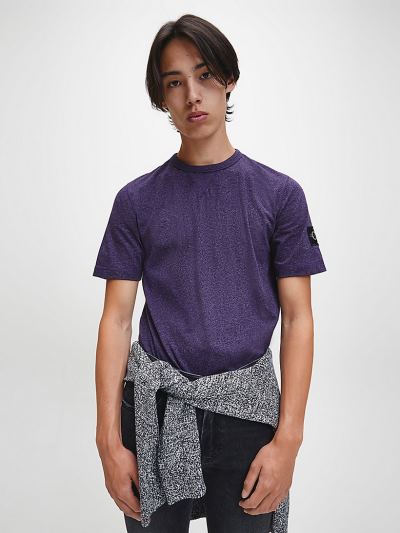 Calvin Klein Ruhák HU247603 | Calvin Klein Organic Cotton Badge Férfi Póló Lila